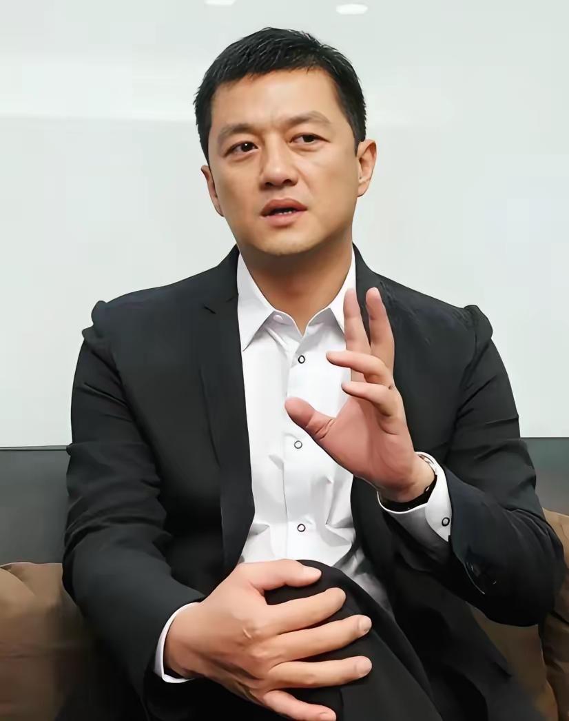 李亚鹏直播哭了，自爆十年前跟黄晓明借钱，黄晓明只回了四个字，至今再也没提过。真的