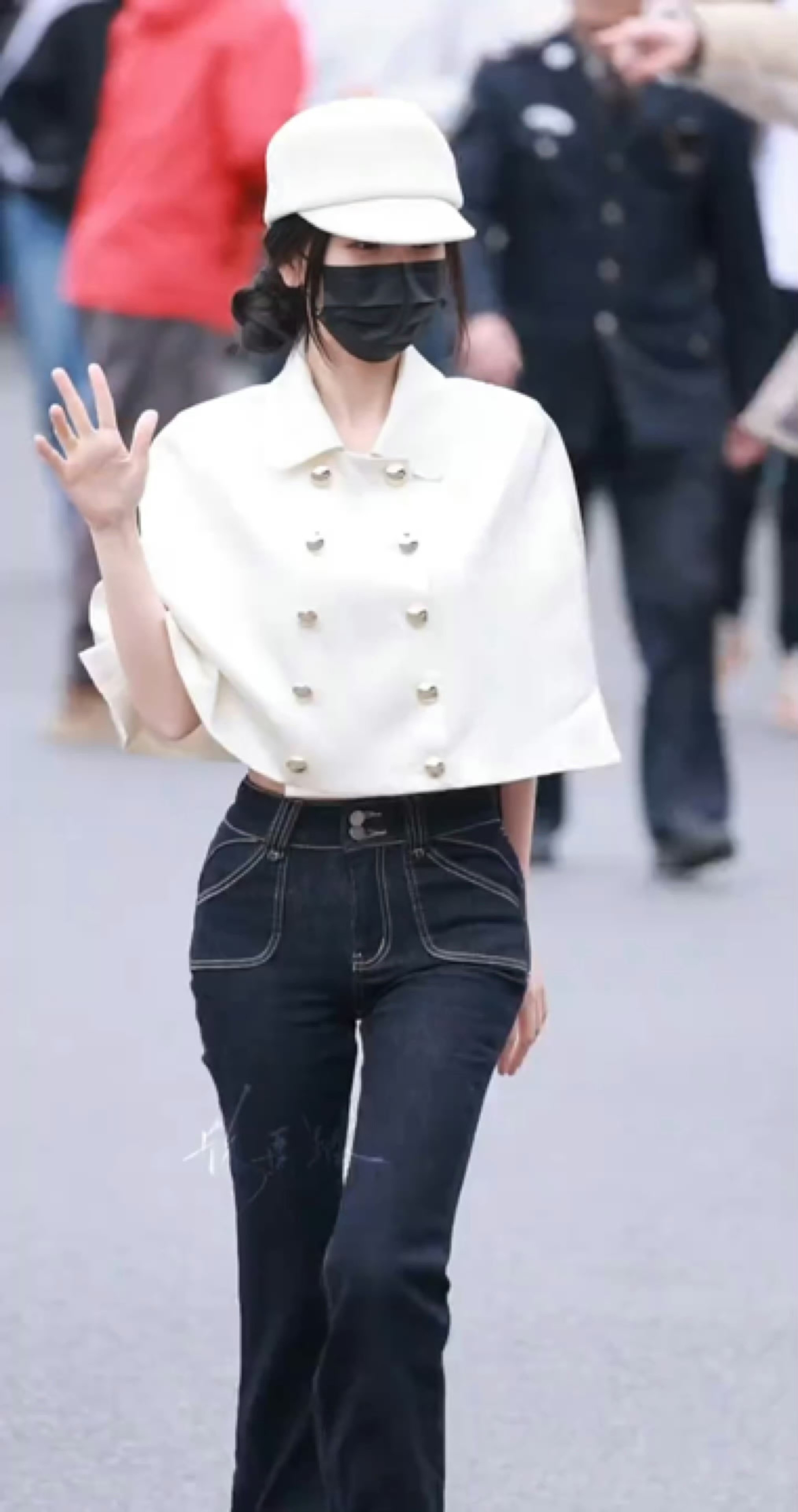 虞书欣云初令杀青上班路透欣欣子杀青快乐