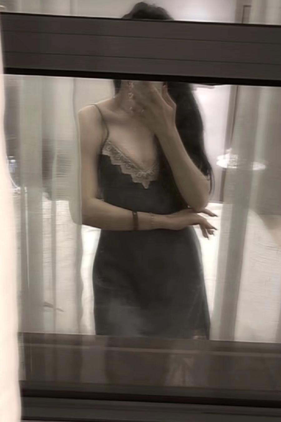 我跟闺蜜吐槽，我和老公两地分居，十天半月才见一次，闺蜜说：你就知足吧，我老公倒是