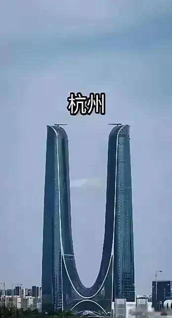 杭州和苏州的地标，真给我看乐了！上有天堂，下有苏杭，杭州那“大裤衩”像俩长腿