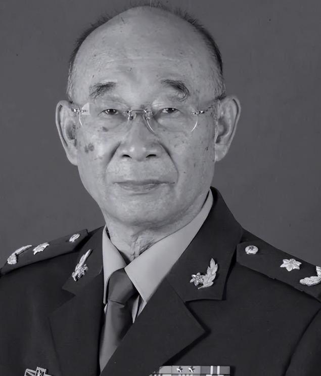1971年，钱学森通过众多关系，在美国获得了激光陀螺的一些相关信息，送到国防科技