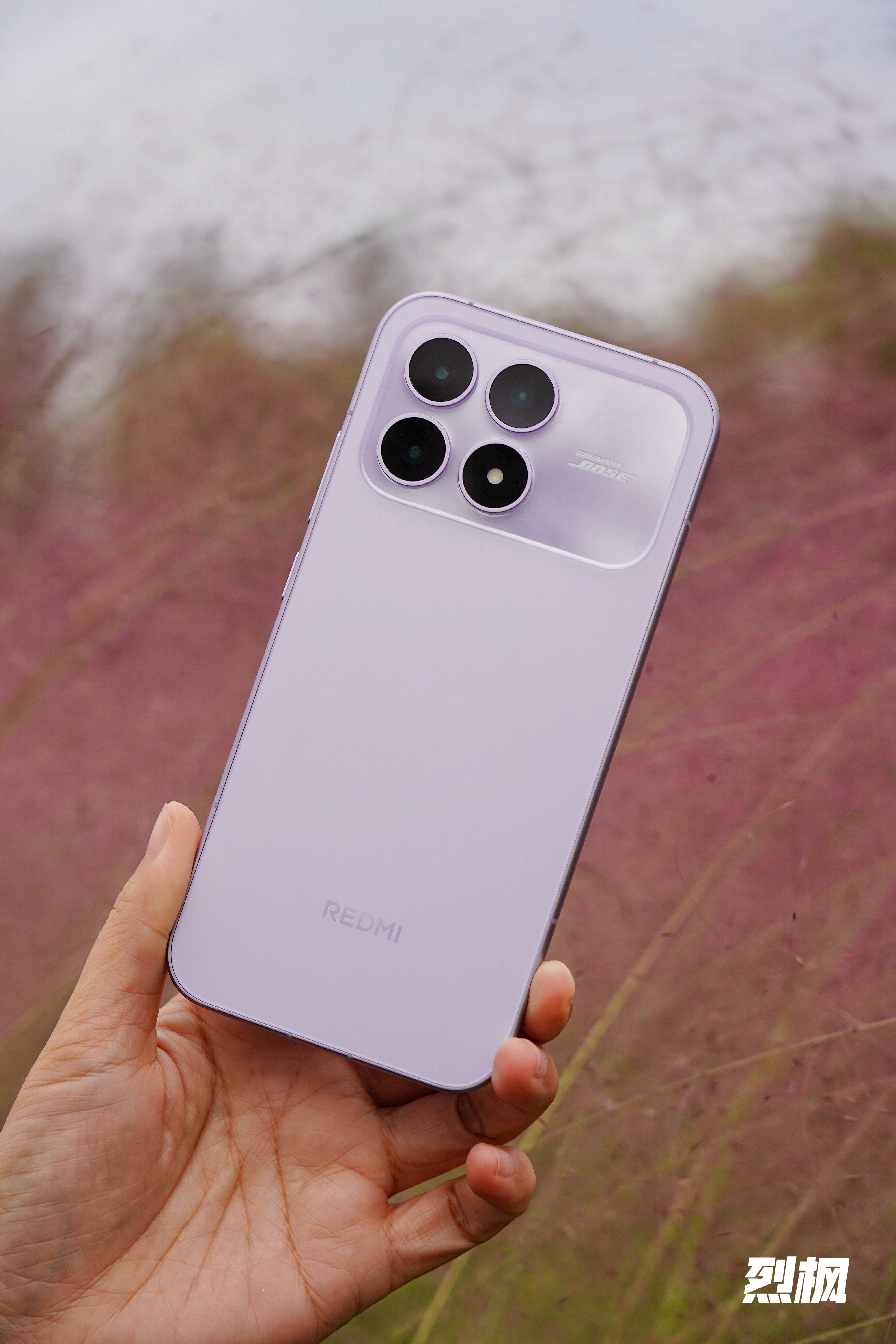 REDMIK90系列发布前，聊聊K90标准版。手上这台是浅紫色，拍了一组外观图