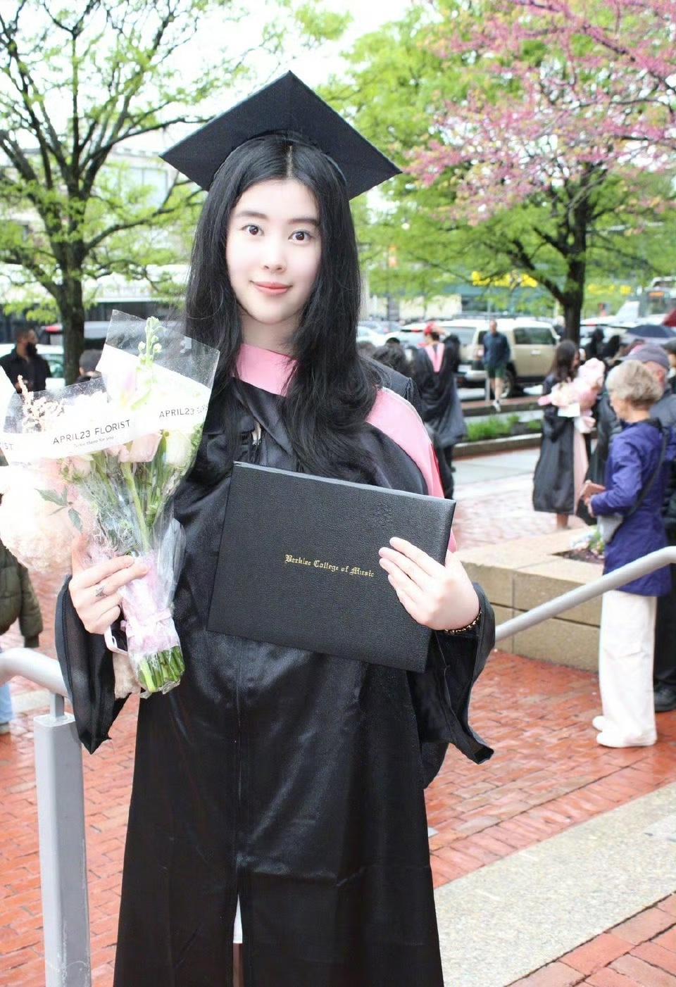杨子前妻比黄圣依聪明多了：和PUA的男人保持距离，分得有实权的家产，培养出