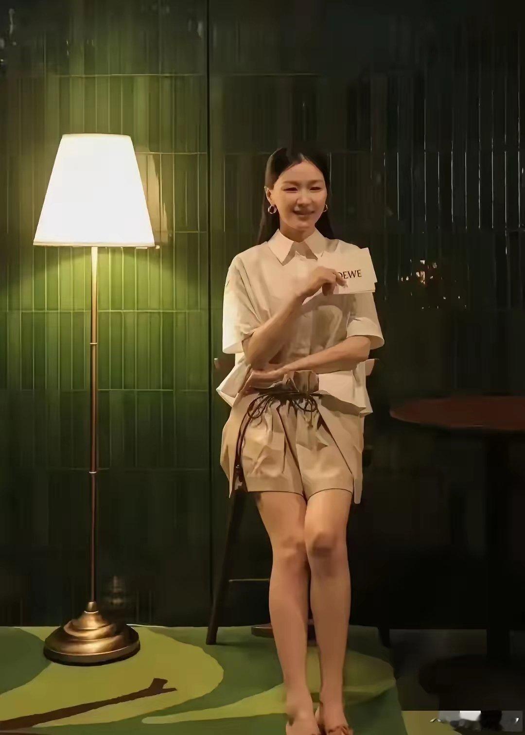 金靖开始走颜值路线了，整个完全变了一个模样，越来越漂亮了。​​​