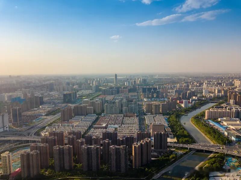 郑州楼市的那些房东也是无奈了。郑州楼市现在的二手房房价还是在下跌的郑州楼市出
