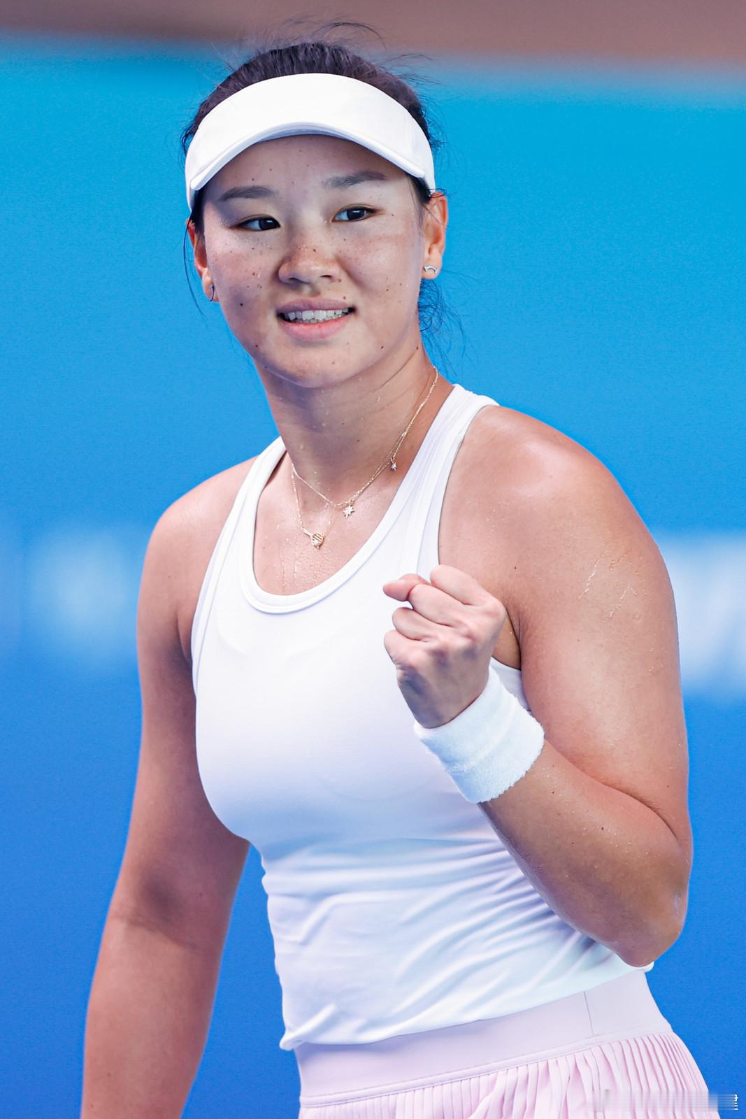 不容易！苦战超三小时，6-4/5-7/7-5拉希莫娃，连克两位TOP100（昨天