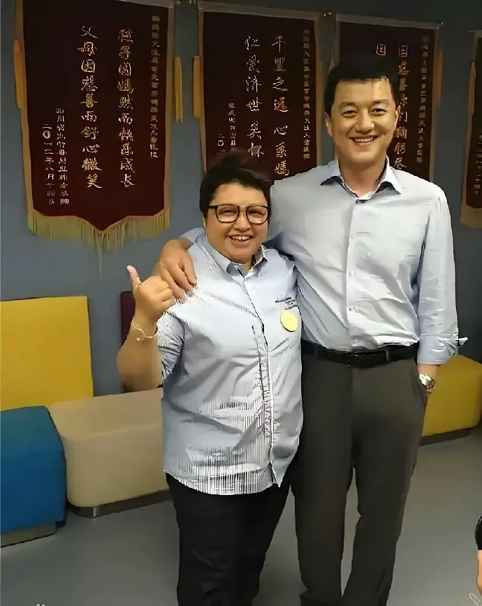 大家发现了吗，这两个人居然有合影看到这张照片真的不知道说什么。感慨万千吧。这