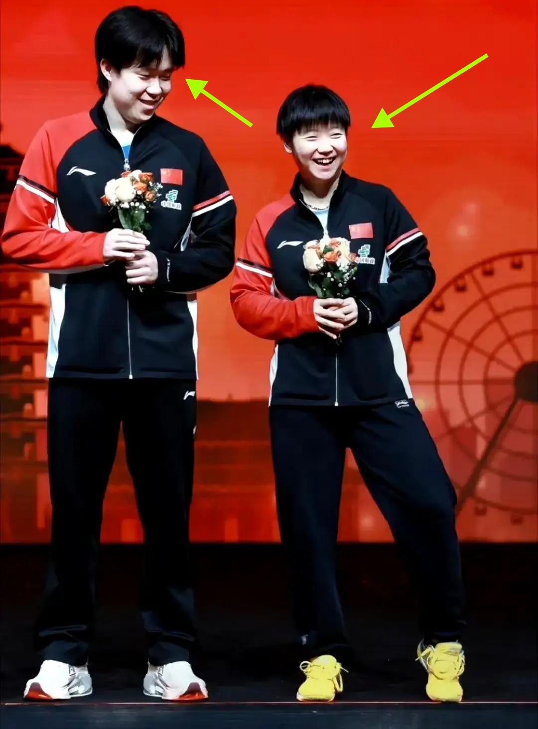 这照片谁拍的？必须要给摄影师加鸡腿抓拍的瞬间太美好了！这可是他们少有比以往夺