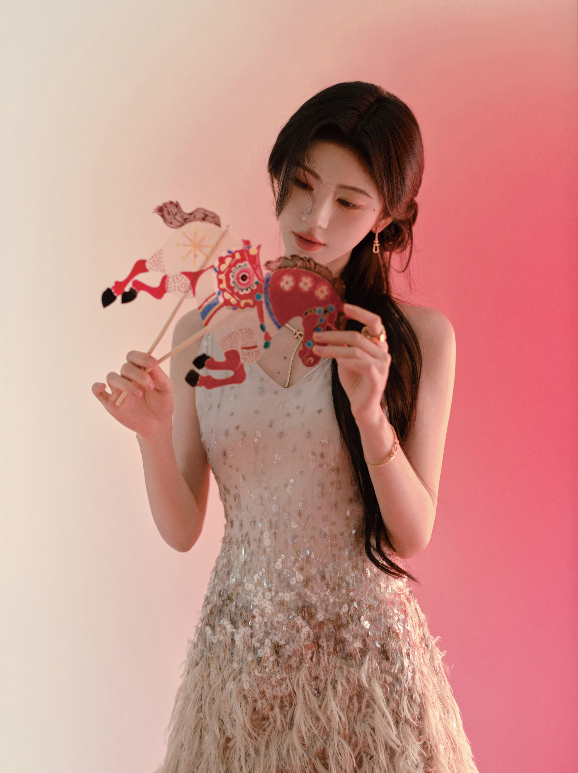 明星新年祝福造型分享：鞠婧祎身穿BrunelloCucinelli26春夏