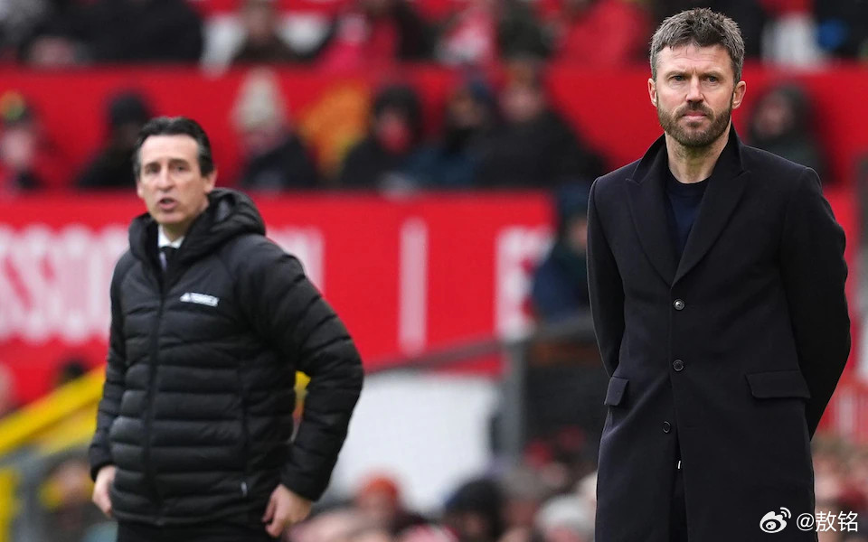 曼联3比1维拉精选了这场比赛的一张照片。我来编一个台词儿。卡里克说了，爱美丽啊