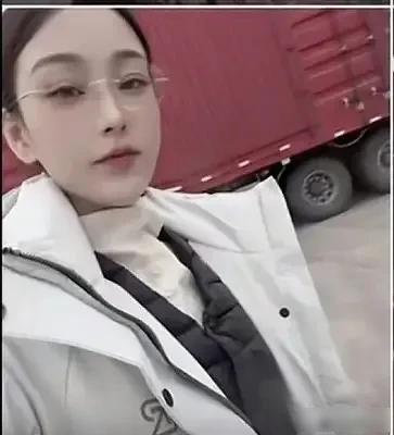 痛心！安徽“半挂西施”王迪去世，有三台X6000，出事前刚换轮胎崭新的轮胎