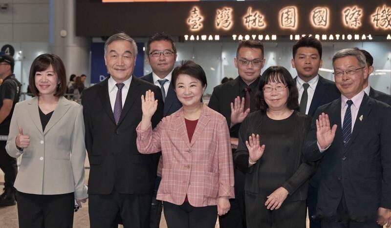 卢秀燕今晚启程出访欧洲3国台中市长卢秀燕今晚9时多抵达桃园国际机场，启程出