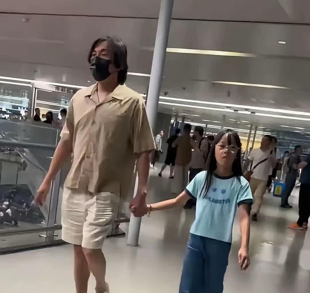 伊能静太难了，美了一辈子生了两个娃，无奈儿子女儿都随爸！伊能静的颜值和气