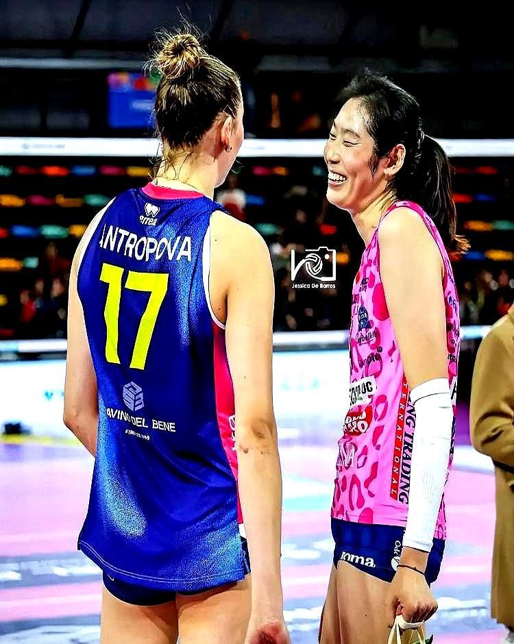 别被3-0的比分骗了！朱婷昨晚这冠军，每一分都是从对手牙缝里抠出来的。你敢