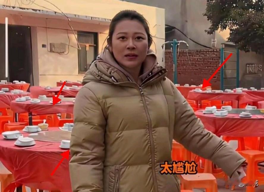 笑不活！江苏小姐姐跟风刨猪宴，百桌硬菜喂空气？救命！这波跟风尬到抠脚！江苏