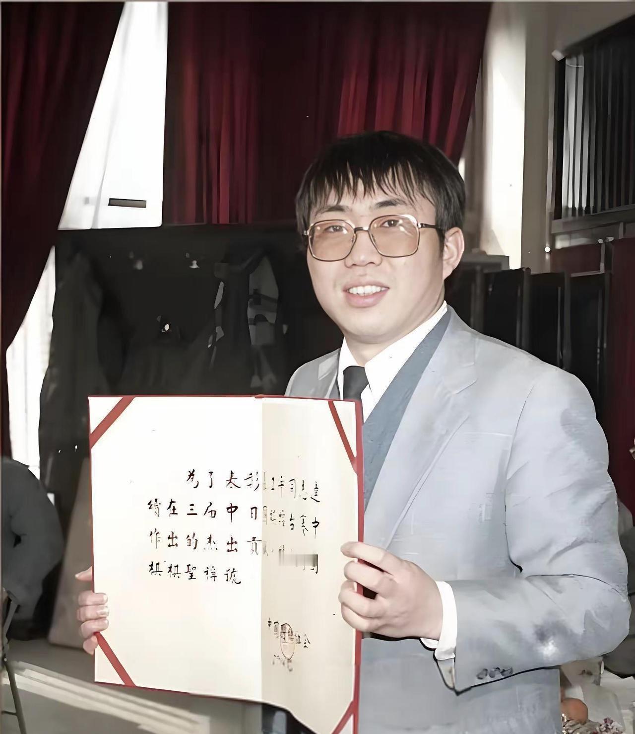 聂卫平对感情不是很上道，1965年认识孔祥明，1973年，两个人参加集训队，成为