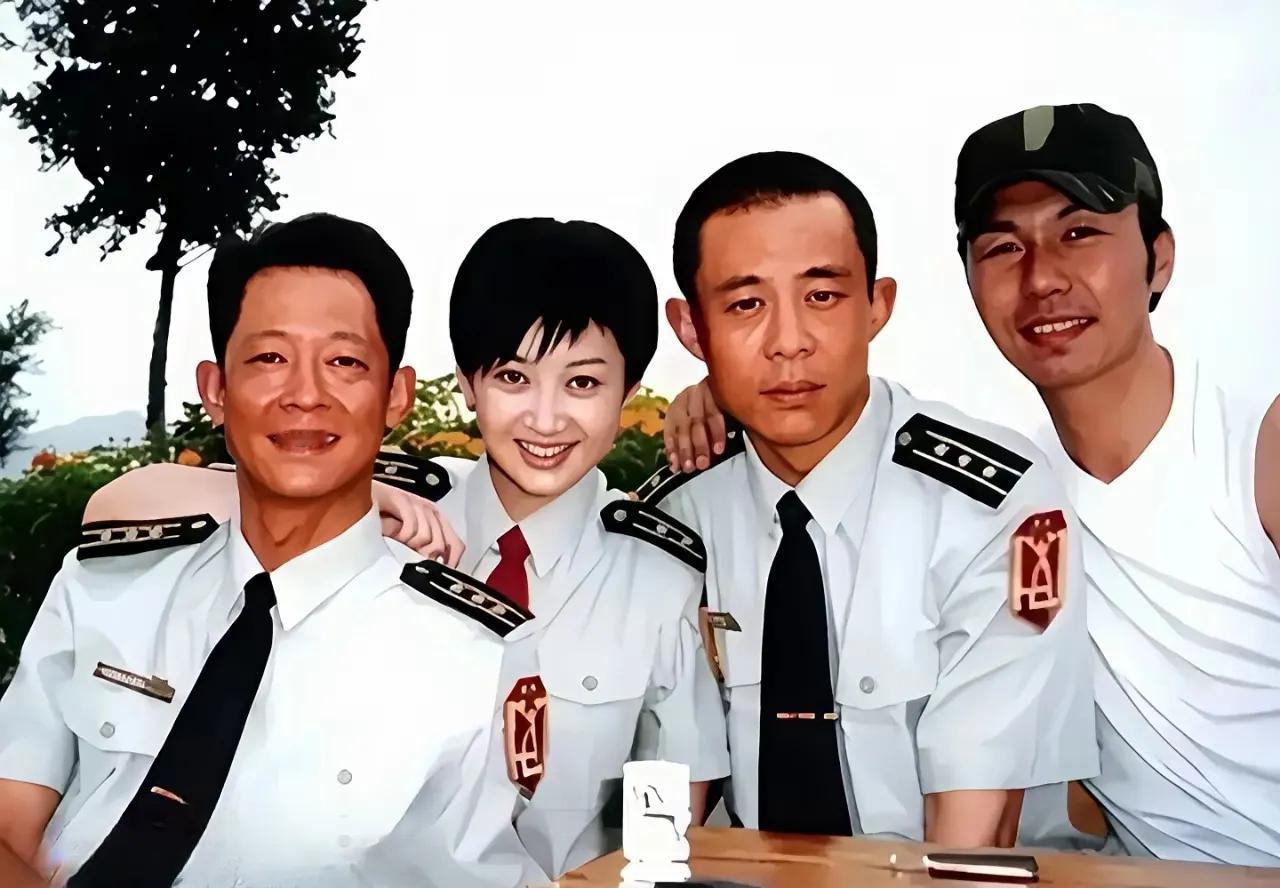 许晴穿着这身制服真是勃勃生机！这张照是剧照还是影视剧的宣传照？许晴