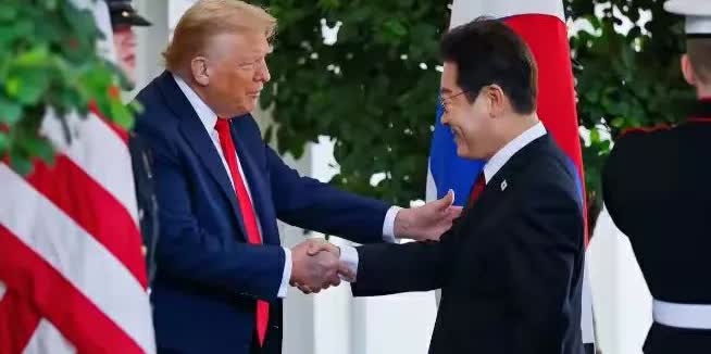 特朗普怎么还没有韩国总统李在明肤色白呢？特朗普的皮肤发红发黄。到底谁是白人呢？其