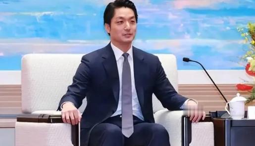 如果赖清德罢免或撤销蒋万安的台北市长的职务，那么蒋万安或能成为当今台湾的民族英雄