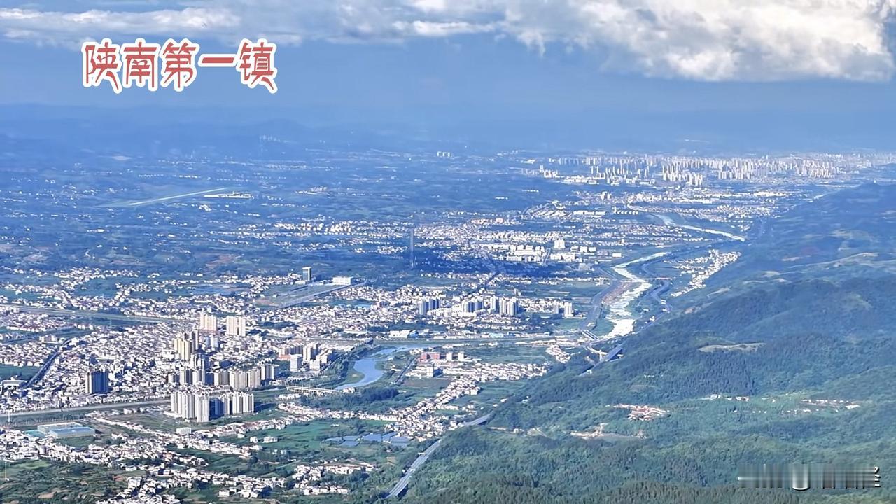 来看看陕南第一镇恒口的全貌，是不是特别的让人震撼。据说这座恒口镇的人口就有大约