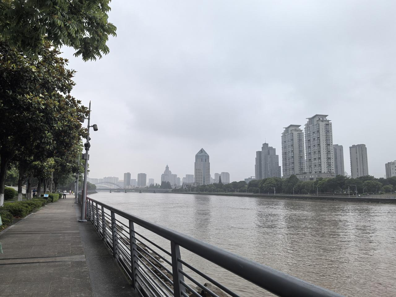 养老金多发了一百多元早上起来看到昨天养老金到账的信息，多打了一笔1