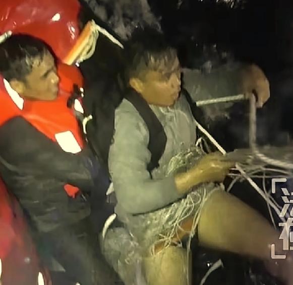 挑衅失败了吧！差点丢了狗命！菲律宾本来是想像仁爱礁一样，再来一次坐滩黄岩岛，没想