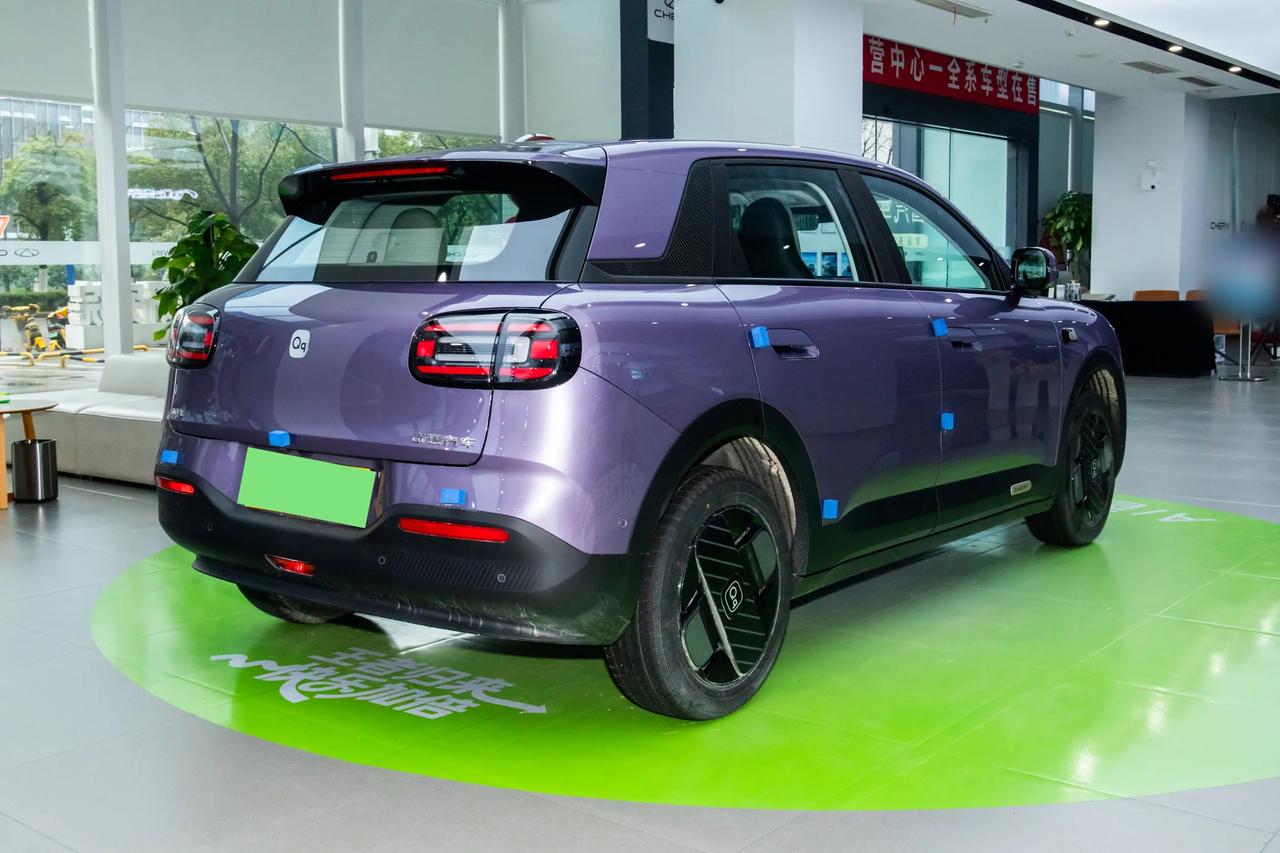 🚗全新奇瑞QQ3EV这车看点不是QQ情怀，是想用AI智舱+城市NOA往上