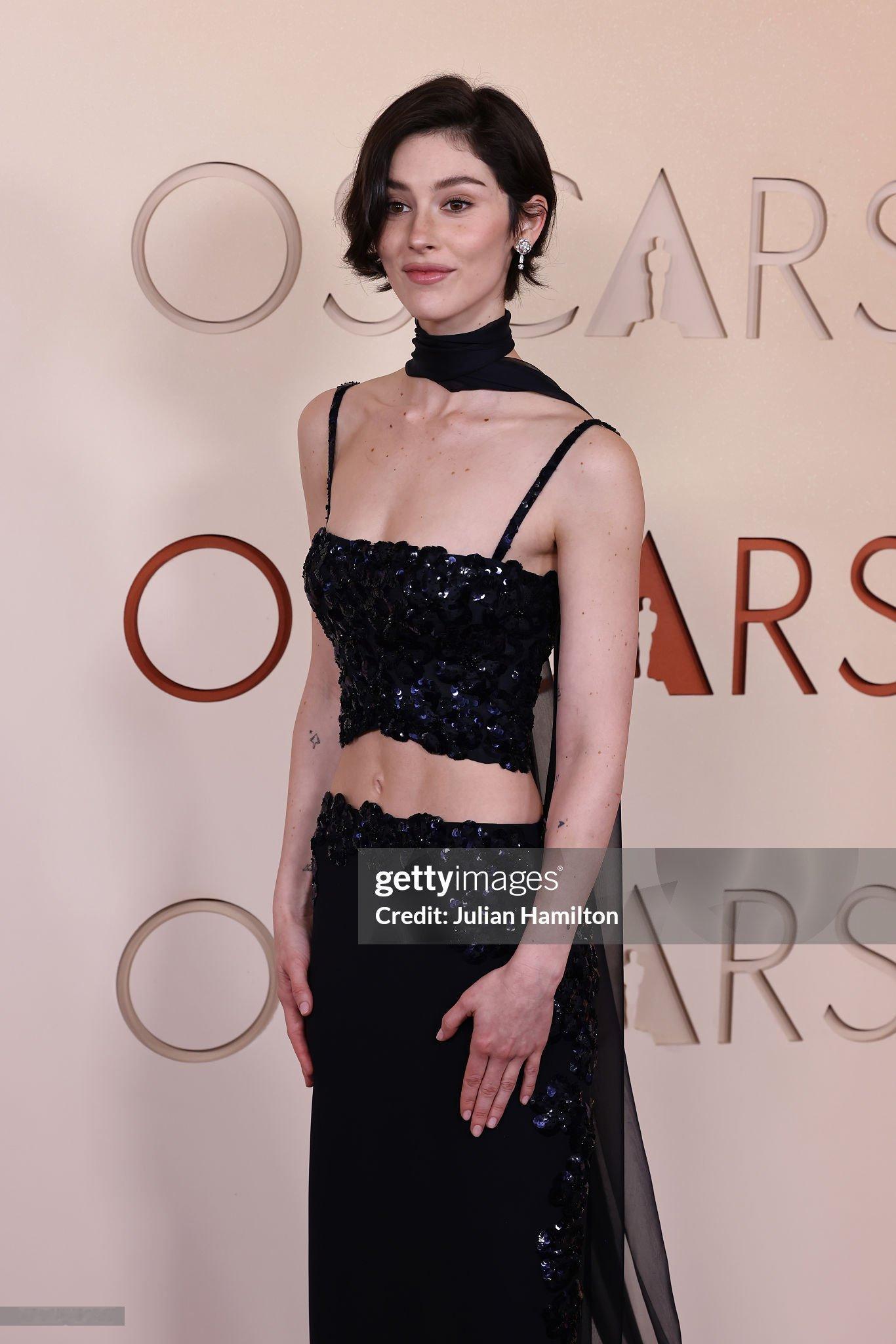 以两套CHANEL造型亮相今日奥斯卡的GracieAbrams“瓜西”的