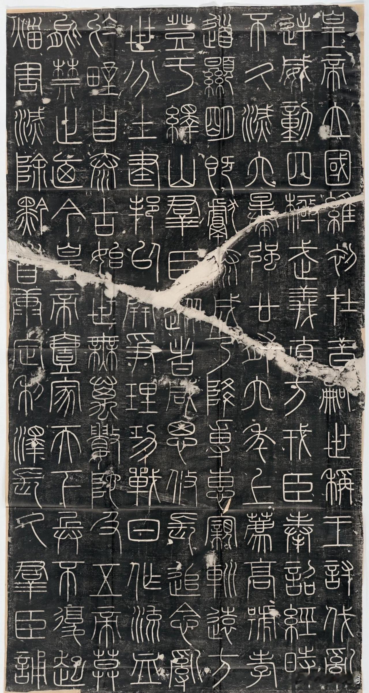 秦:小篆鼻祖李斯；唐代李阳冰（笔虎，李斯之后第一人）；清代:邓石如（篆书