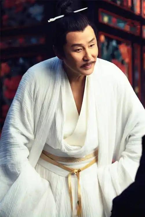 醍醐灌顶的一句话："男人最傻的事，就是今天请这个朋友喝酒，明天去那个兄弟的
