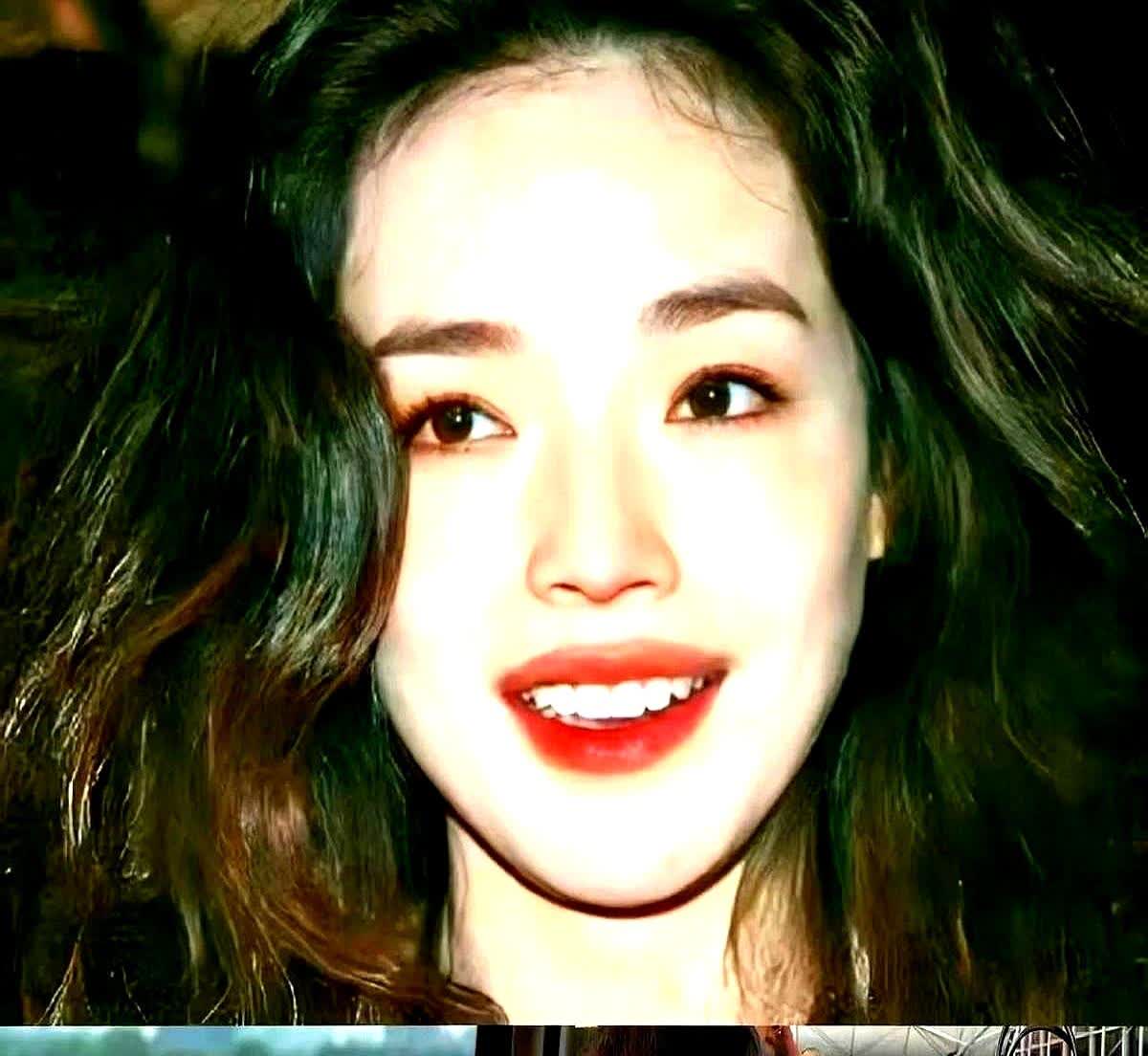终于明白，为什么舒淇与冯德伦结婚9年，却不生小孩了！上次看她拎着个磨出毛
