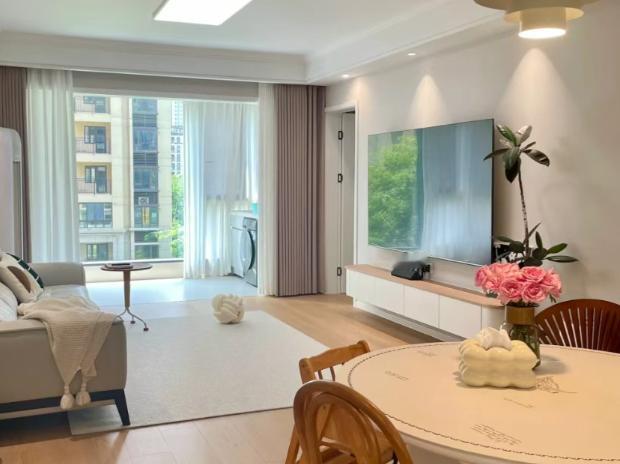 很多人买房时，一听是4楼就摇头，理由一堆：潮湿、采光差、噪音大、蚊子多……但奇怪