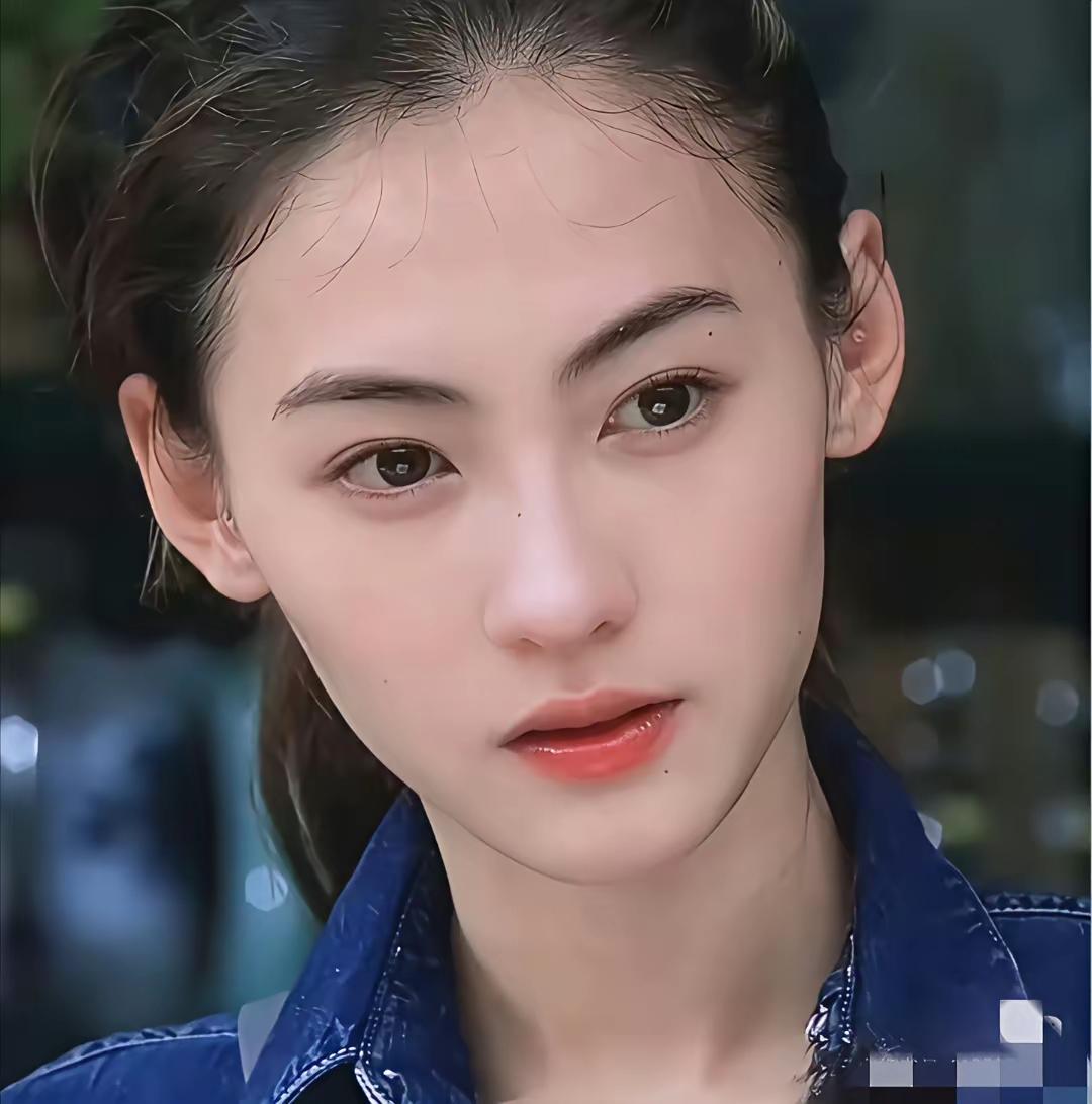 张柏芝，这位话题女王，以自身经历给众多女性上了生动一课：无论外貌多美，孩子多聪慧