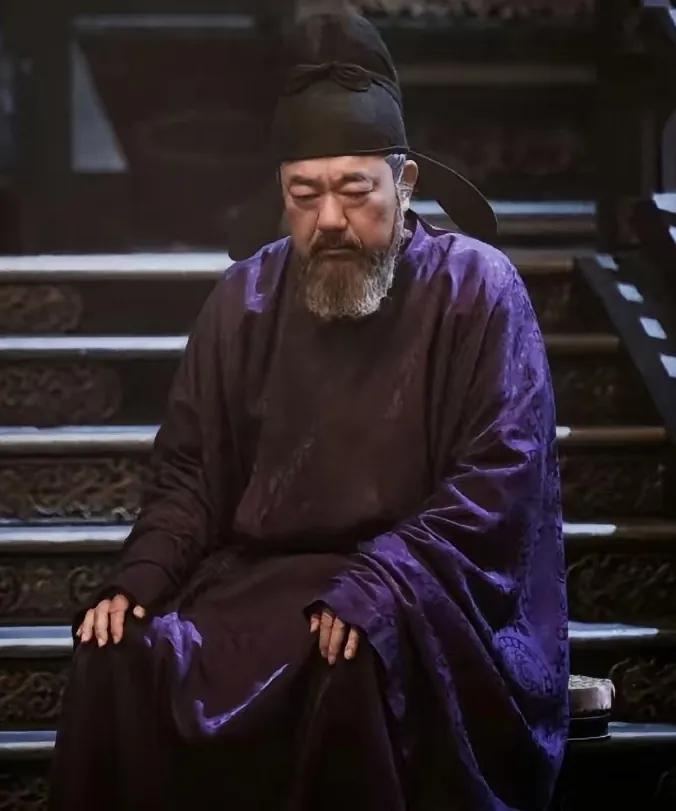 太平年里，都说冯道是衍圣公一样的不倒翁，在五代十国里这个乱世中，他可以战战兢兢的