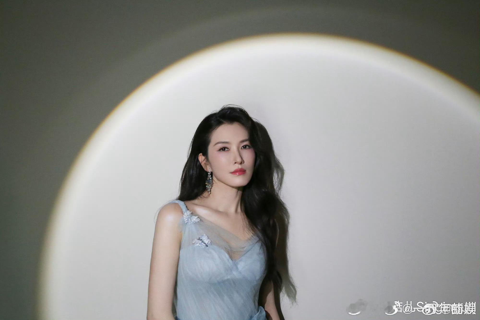 徐洁儿雨爱舞台徐洁儿好会唱徐洁儿雨爱舞台逆袭名场面！从初舞台到雨爱，她用实力证明