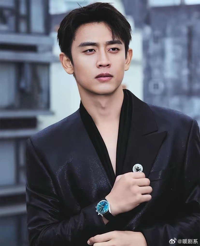 不查不知道，一查吓一跳王天辰还真是高干子弟他妈妈居然是战地医生王天辰高考因为看鸽