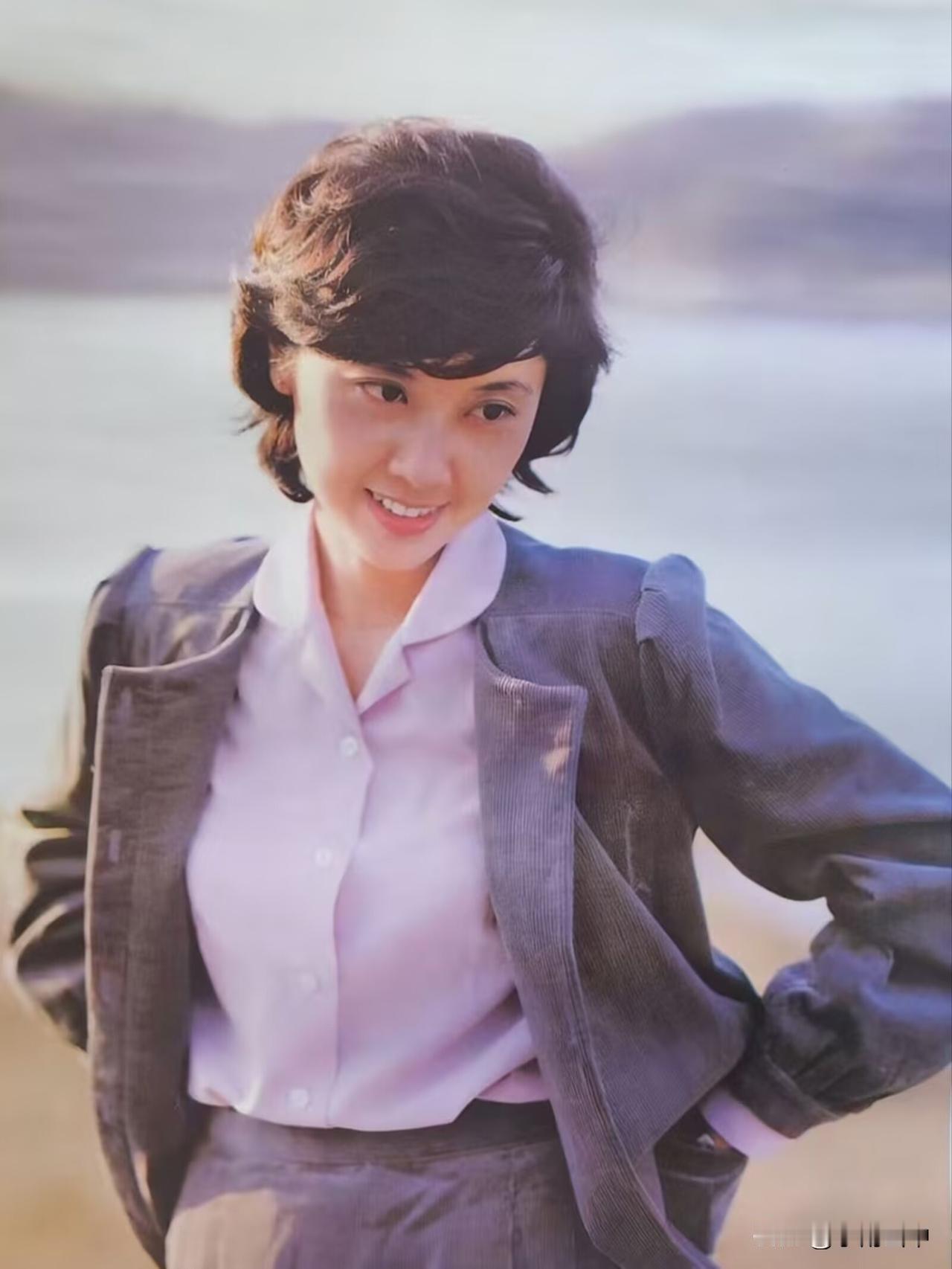 1987年《影视新星》月历上的朱琳、殷亭如、宋佳、方舒、张虹、李芸、张力维、麦文