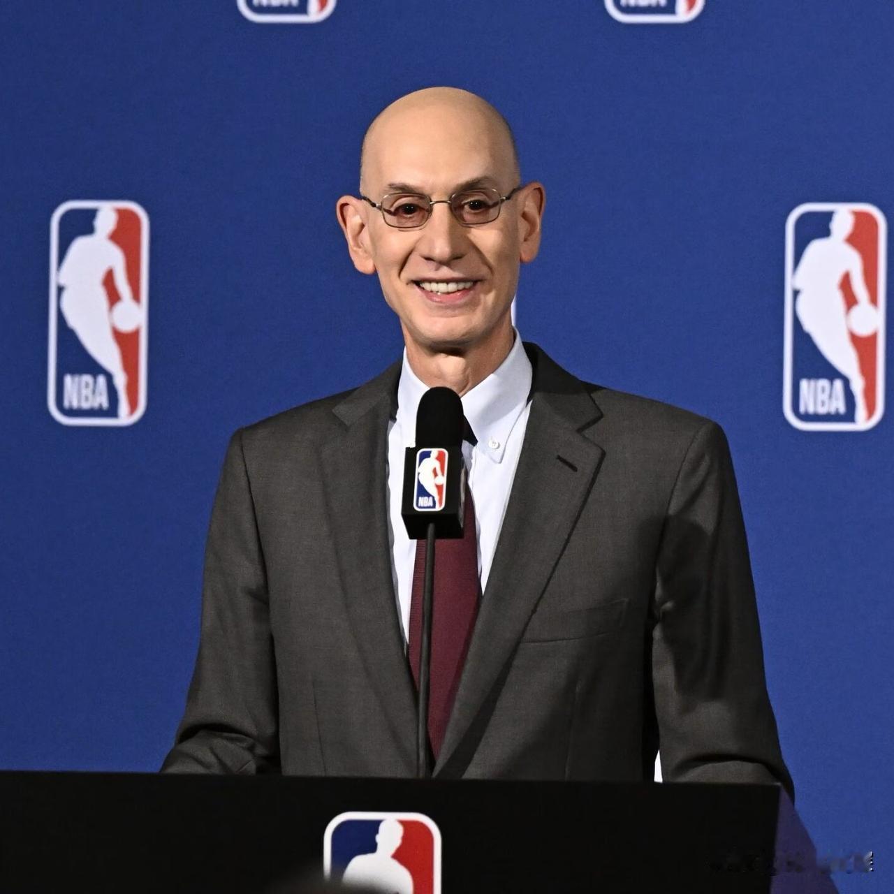 伦纳德交易稳了！萧华发话了NBA总裁萧华在今天的发布会谈到伦纳德的交易，他表