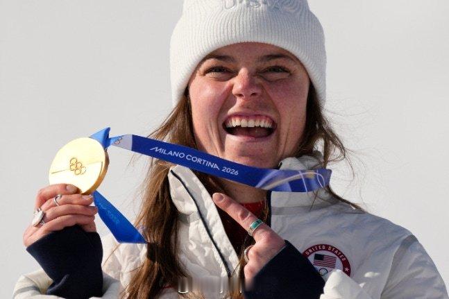【米兰冬奥奖牌质量堪忧】冬奥会在冬奥会高山滑雪女子滑降比赛中夺得金牌的美国选手