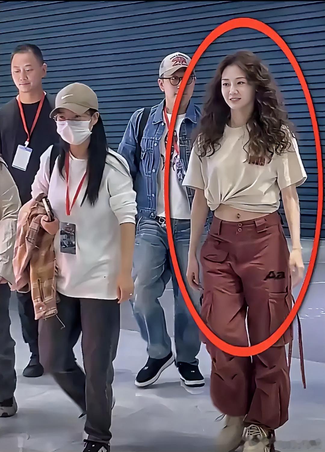 十年《奔跑吧》历程中，郑恺只请了三次假，而且每次理由都惊人地一致。第一次，因为老