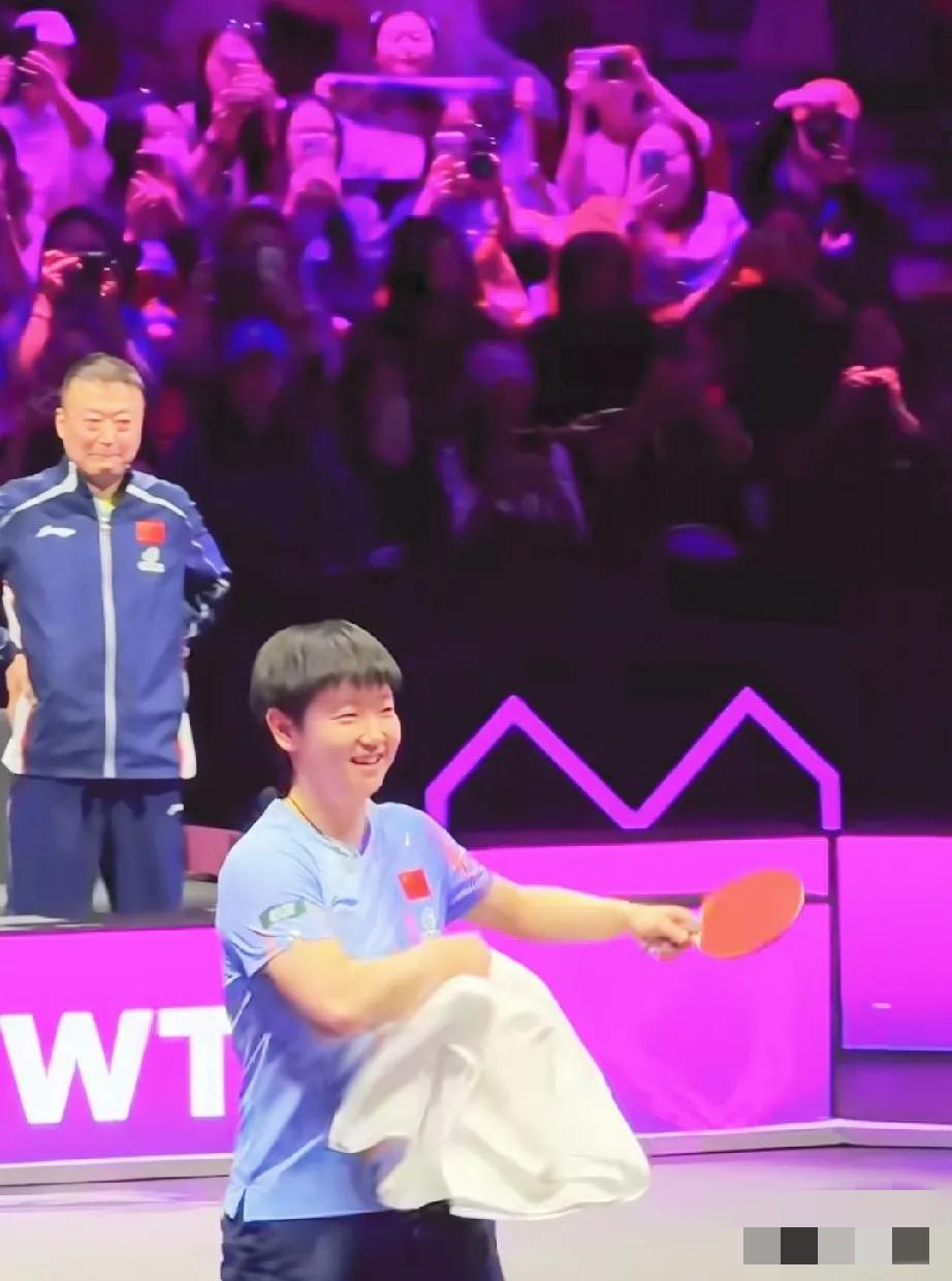 马琳看着最强外协迪亚茨和莎莎，也露出老父亲般的笑容。作为被马琳认证过的厉害外协