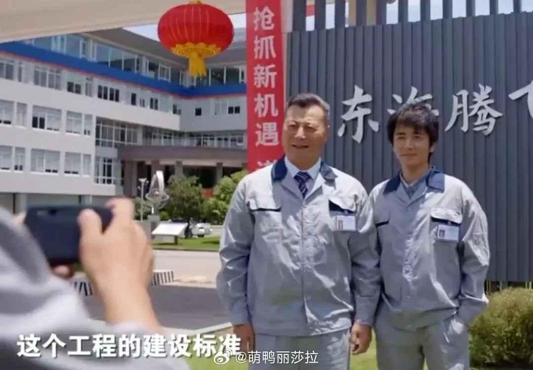 《淬火年代》第10集预告，柳钧把父亲的工厂卖了然后重新建了个工厂，从施工这块就被
