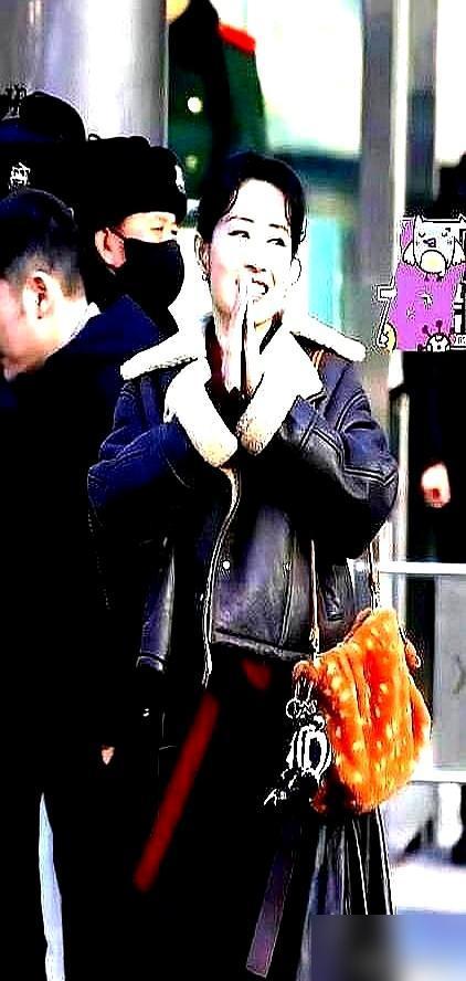 刘敏涛的罗意威，姜妍的羽绒服。十五万对三千块，谁赢了面子？刘敏涛十五万的罗