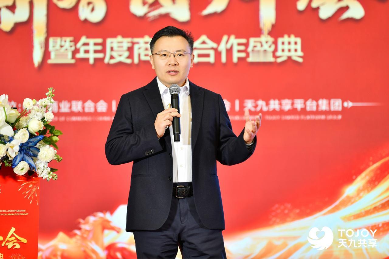 晨跑三公里，两百个俯卧撑，卷腹，哑铃，开合跳，正心正念，坚持做长期正确的事。自律