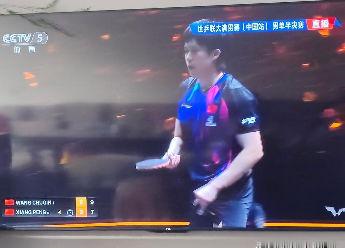 3-1落后，没人觉得他能翻。决胜局9-6，向鹏手握三个赛点，全场都以为结束了。