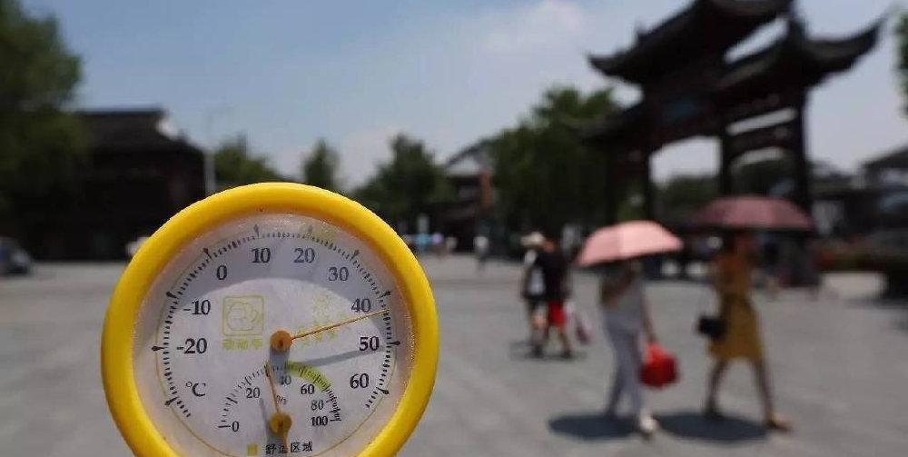 今天，全国多地掀起高温红色预警。上海、郑州、成都等地气温逼近甚至突破40℃，大家