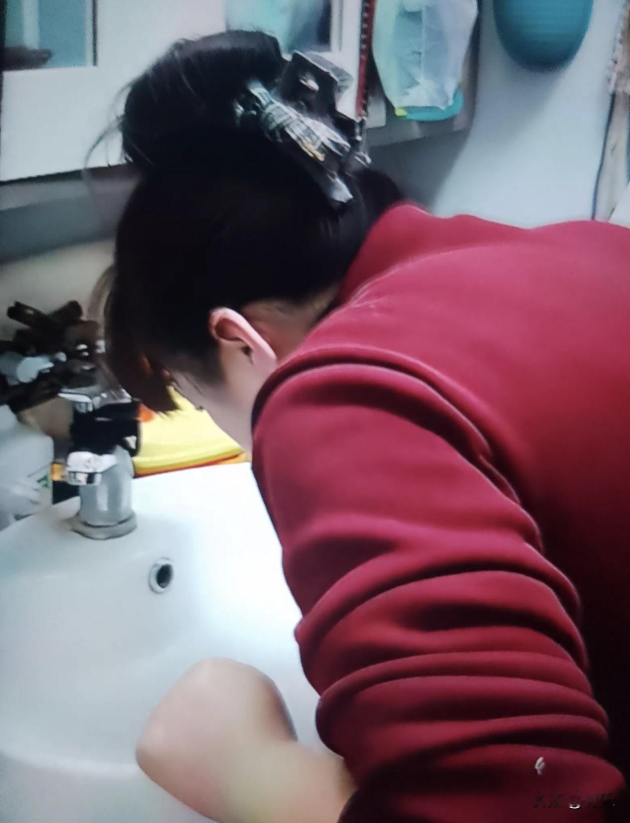 丢死人了，女子55岁吃啥都吐，喝啥吐啥，儿媳妇问婆婆？是不是怀孕了，婆婆羞怒成恼