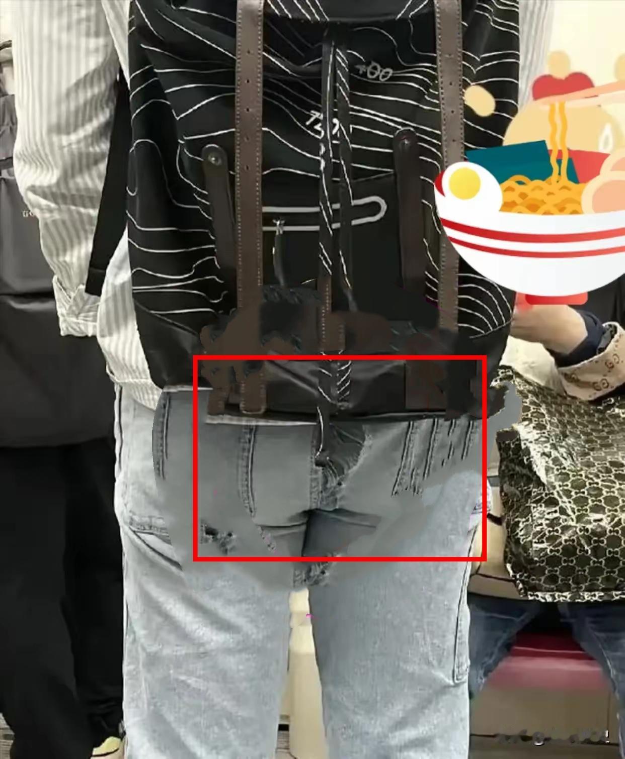 今天在高铁上看到这一幕我直接懵了这裤子是怎么回事一开始以为是勾破的破洞凑