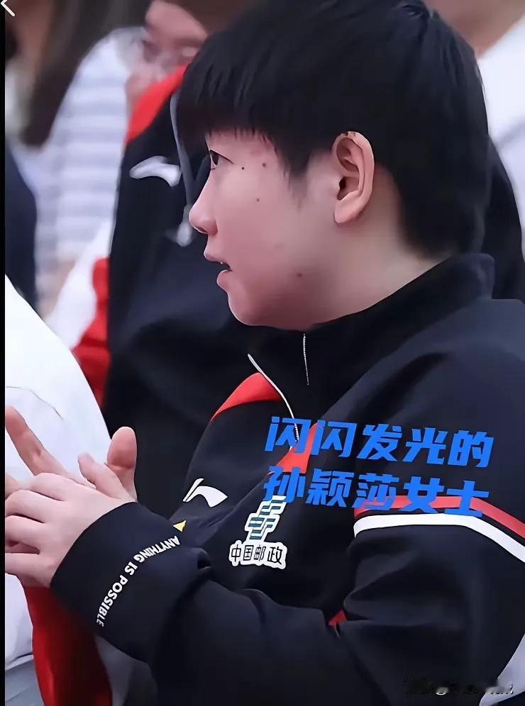 你见过抠着手上老茧的莎莎吗？我们见过无数20多岁女孩的手，她们之中相当多的人不
