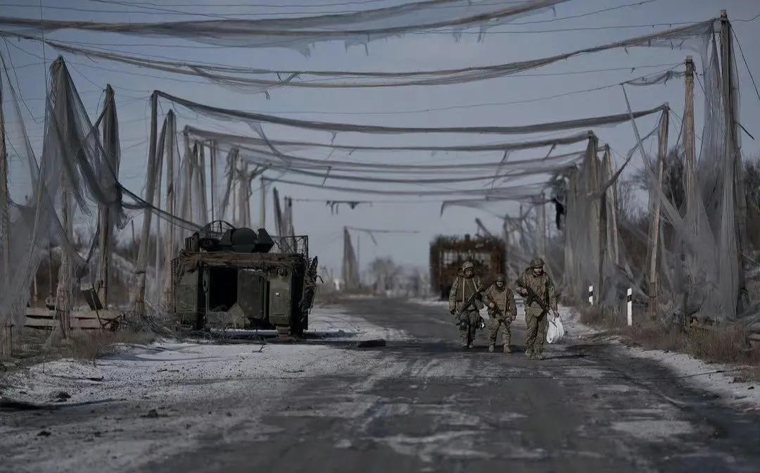 顿河康斯坦丁诺夫卡到德鲁士科夫卡的公路在俄军南部集群无人机的打击下逐渐成为“死亡